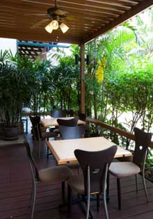 สินสิริสะดวกสบายเพราะมีร้านอาหารอยู่ชั้นล่างห้องพักรายวัน